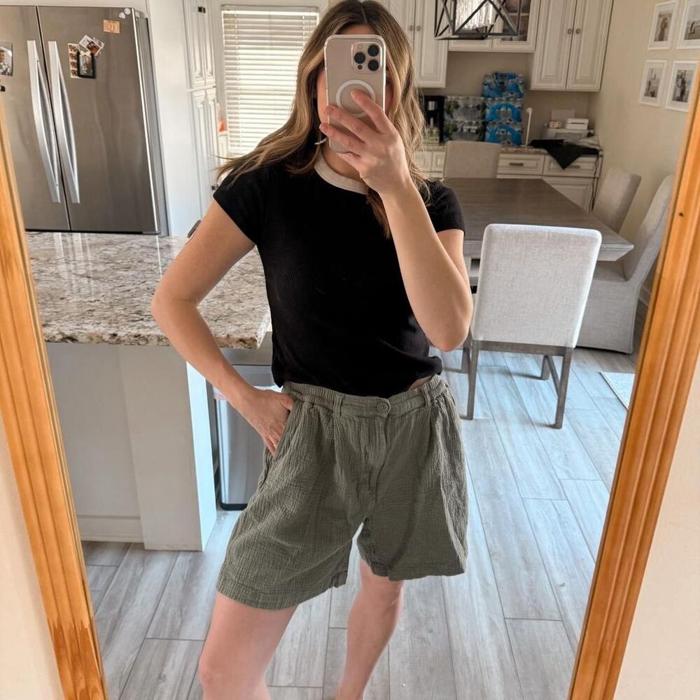 Aerie Women's Green and Khaki Shorts